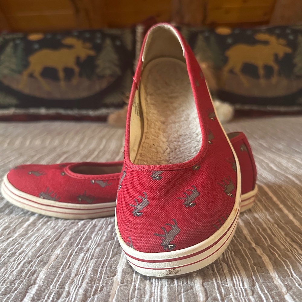 L.L Bean Women's Red  Slip On Casual Flats Sneakers with Moose Design Size 6